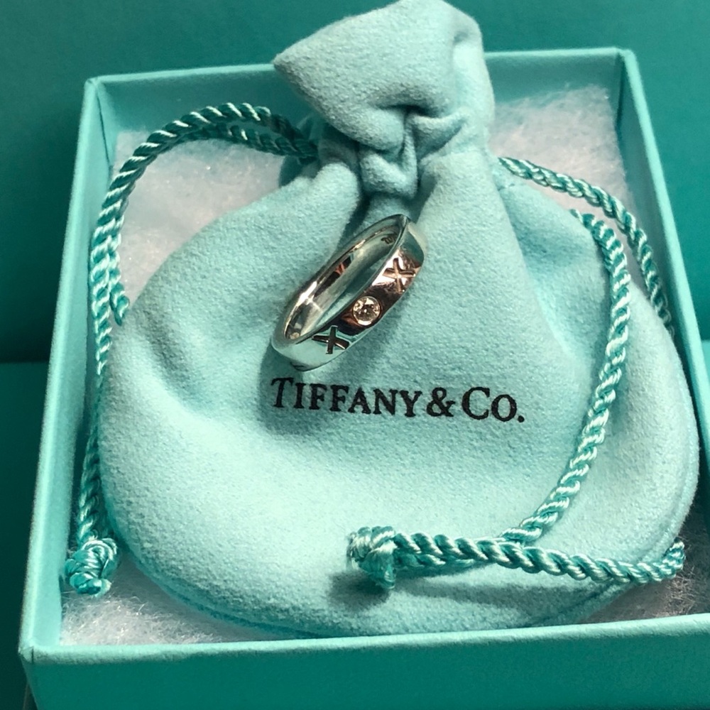 🌸🌸 Authentic Tiffany & Co. Paloma Picasso 18W Diamond XOX Ring